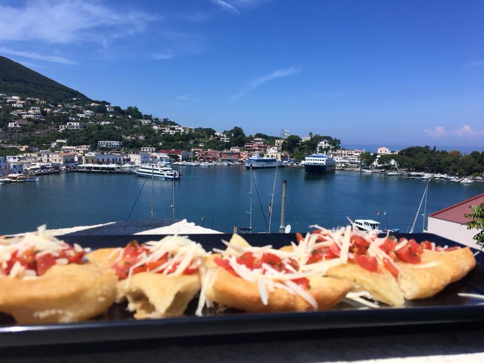 Offerta di inizio Giugno ad Ischia in Hotel 4 stelle centralissimo con vista mare